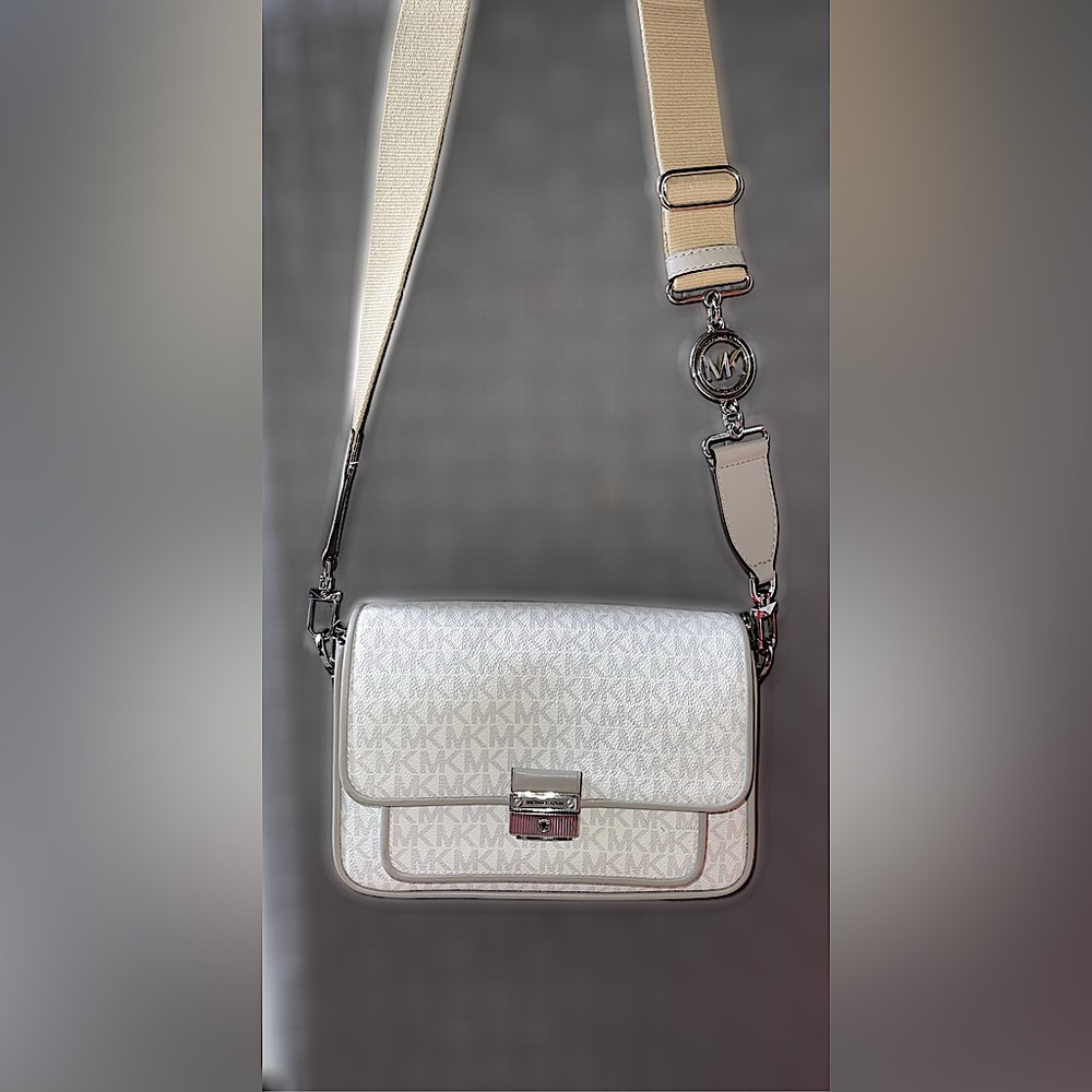 BRAND NEW! Michael Kors CrossBody/Purse 💫